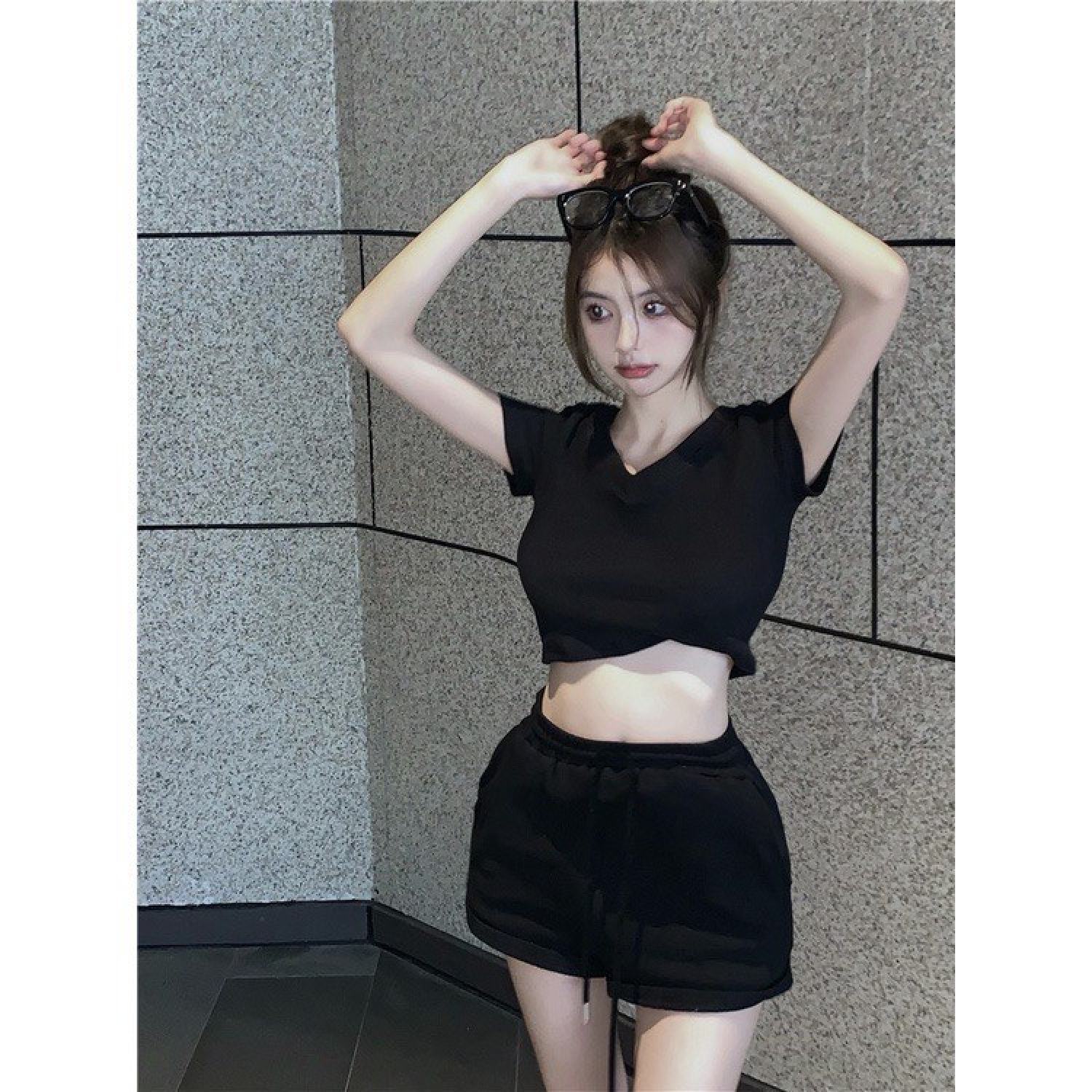 SET THỂ THAO ÁO CROPTOP CỔ TIM + QUẦN SHORT LƯNG THUN