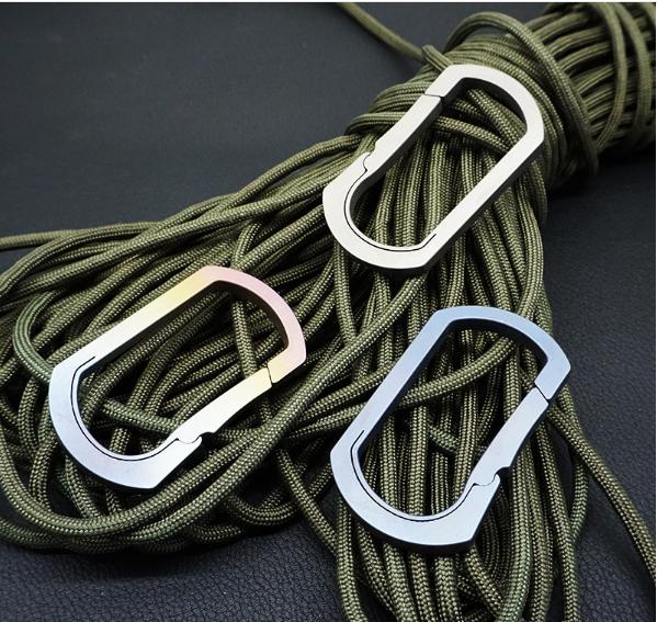 móc treo khóa chữ D titanium  viền thẳng