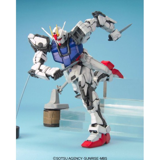 [Hoàn Tiền 10%]Mô Hình Lắp Ráp PG GAT-X105 Strike gundamchat Daban