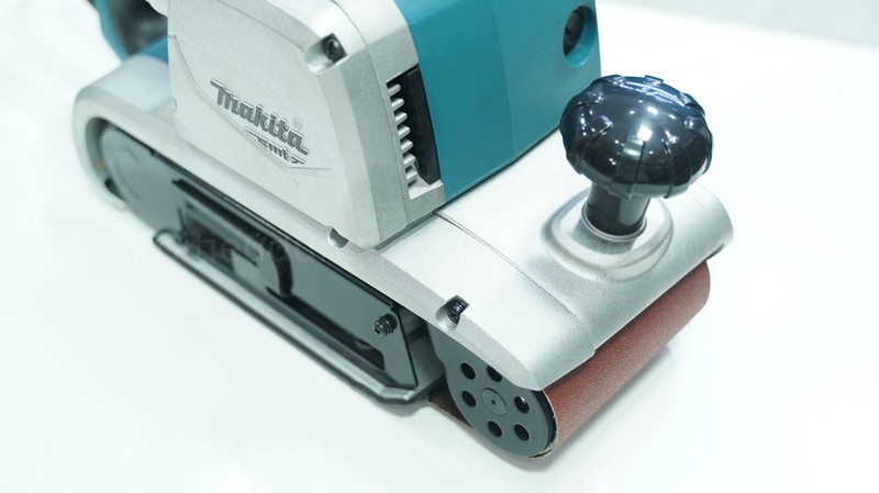 Máy Chà Nhám Băng MAKITA M9400B