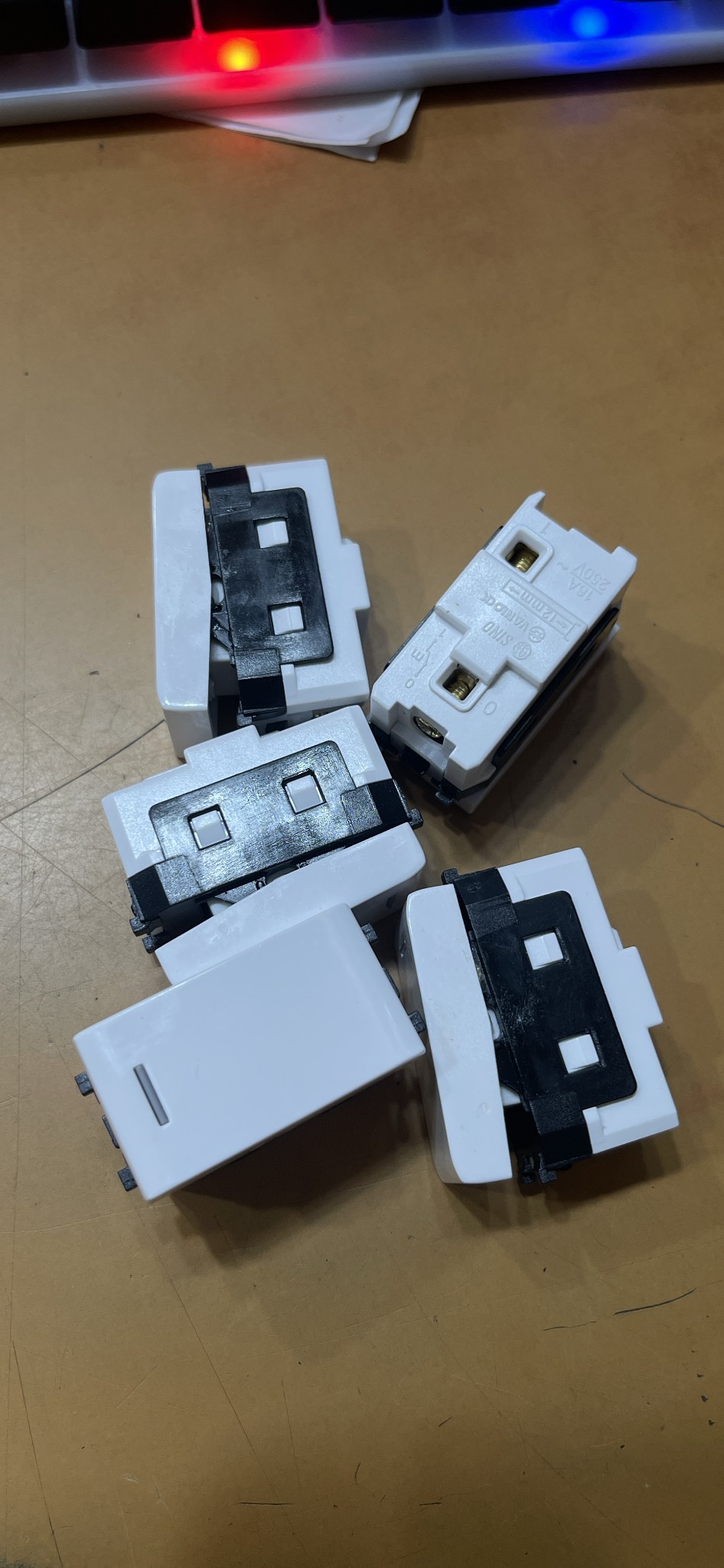 Công Tắc 1 chiều, 2 chiều, đèn báo đỏ SConcep Sino