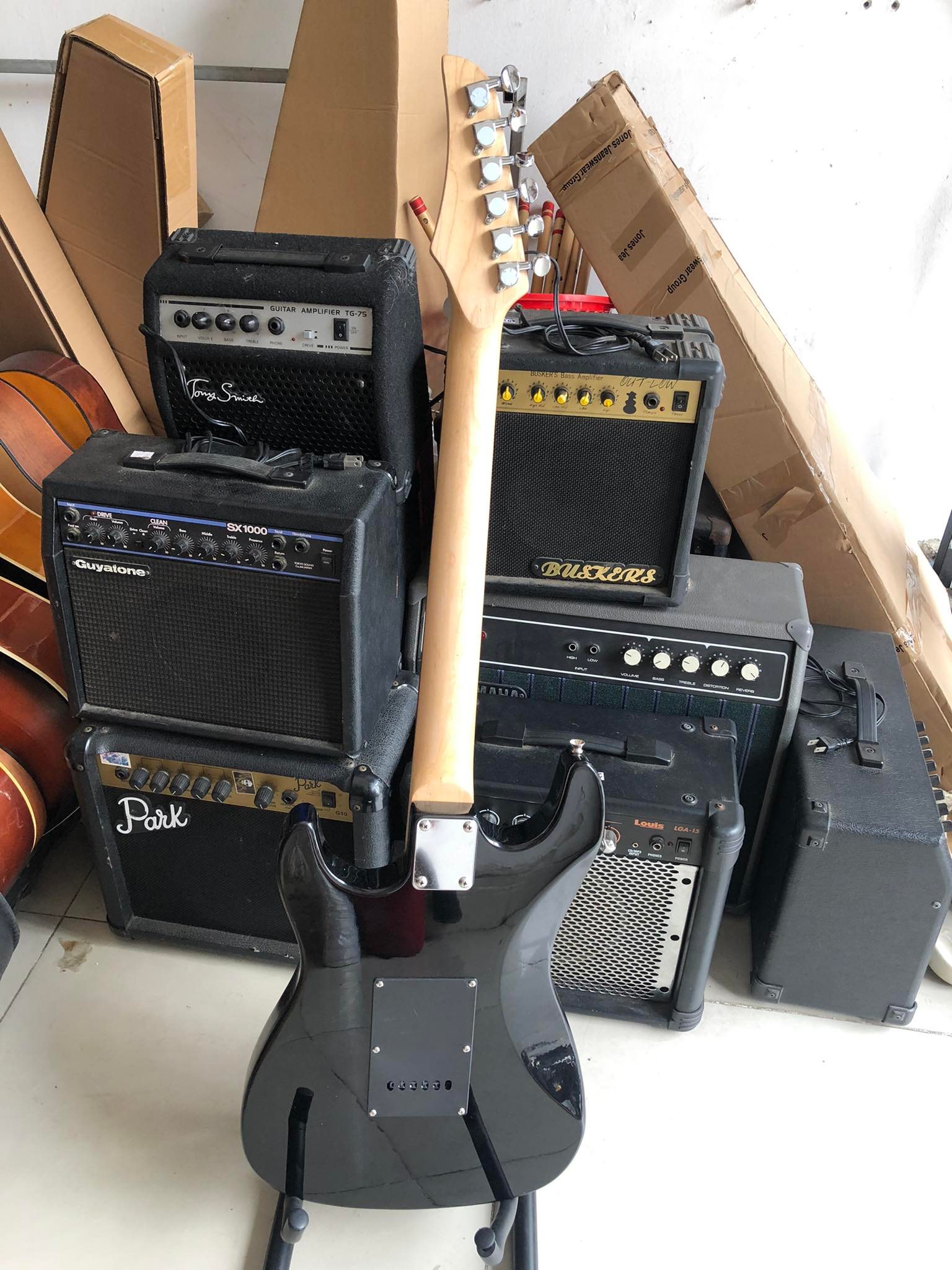 Đàn guitar điện cao cấp có 2 màu