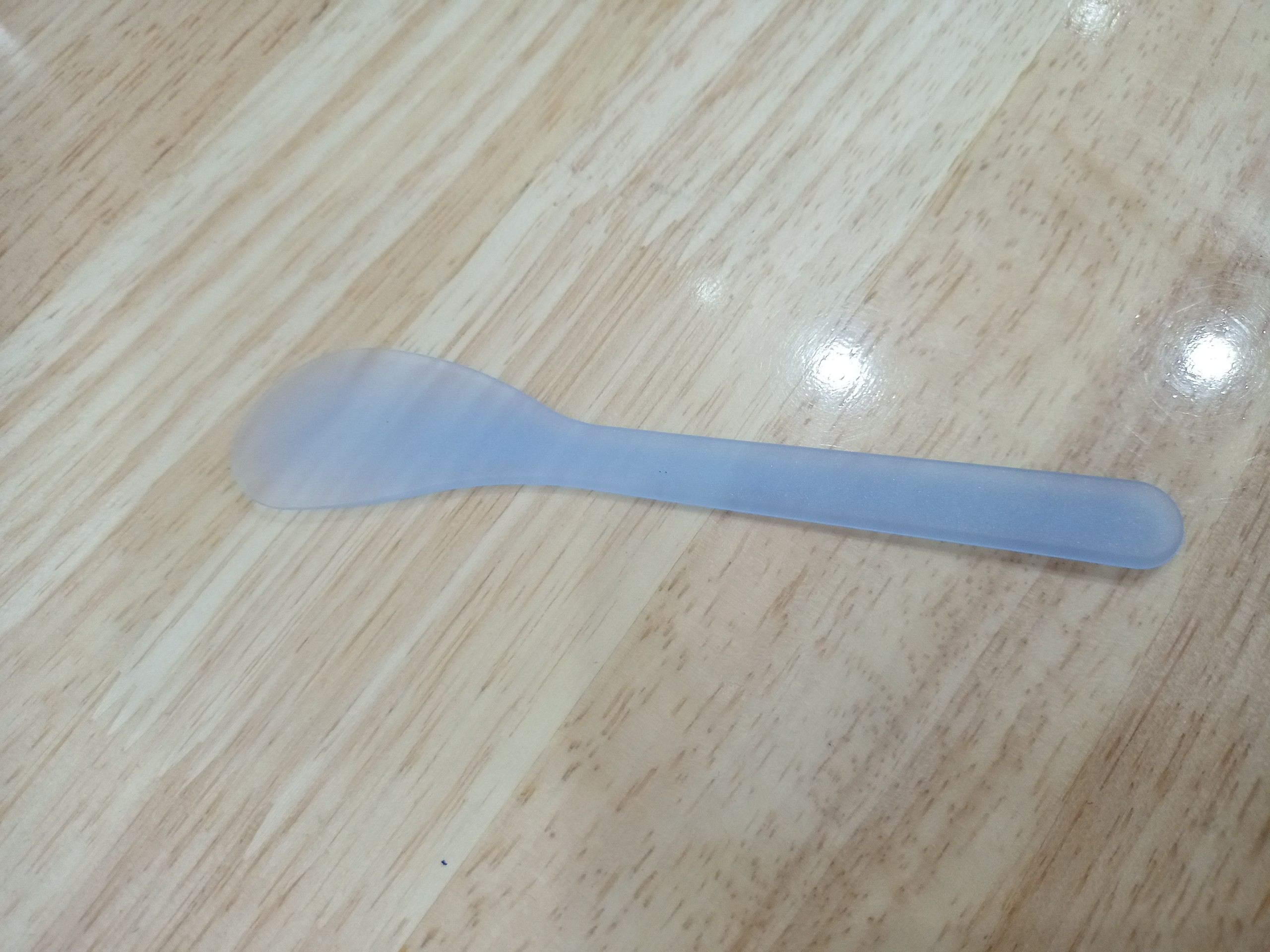 Que nhựa dùng để wax lông