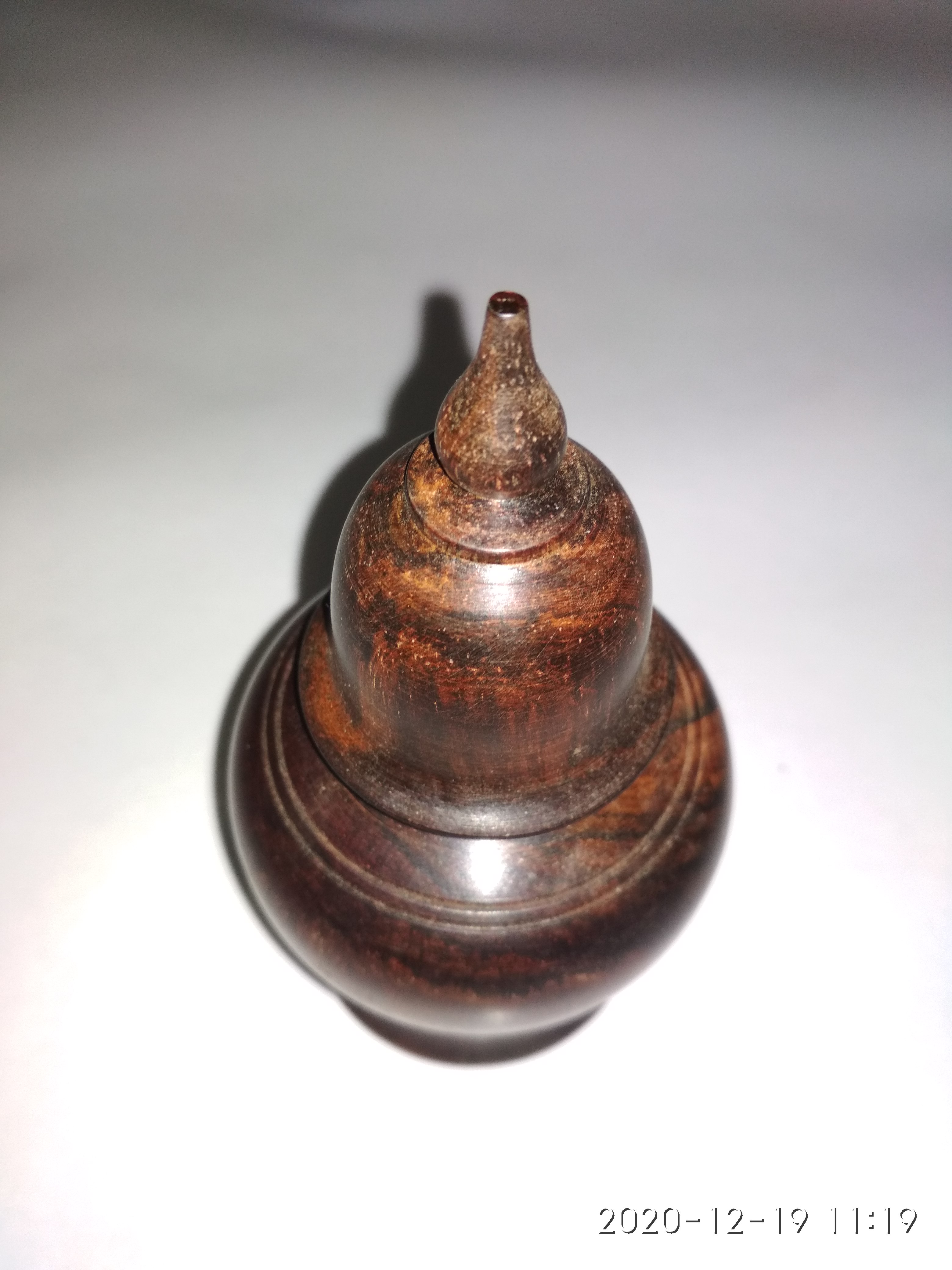 Lọ tăm gỗ trắc hình quả chuông.