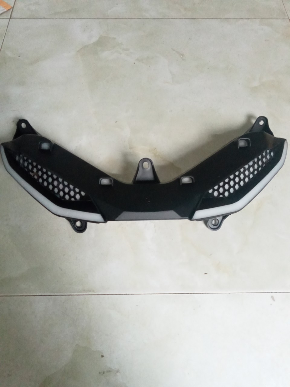 Đèn demi exciter 150 viền nhảy màu tự động chống nước.
