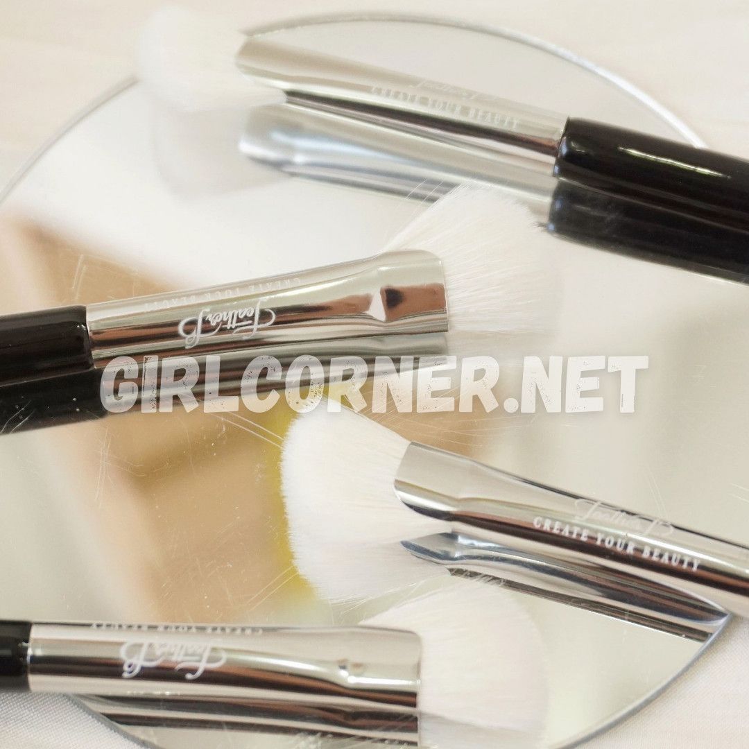 Cọ khối sống mũi - highlight Feather B 259 ( lông trắng )