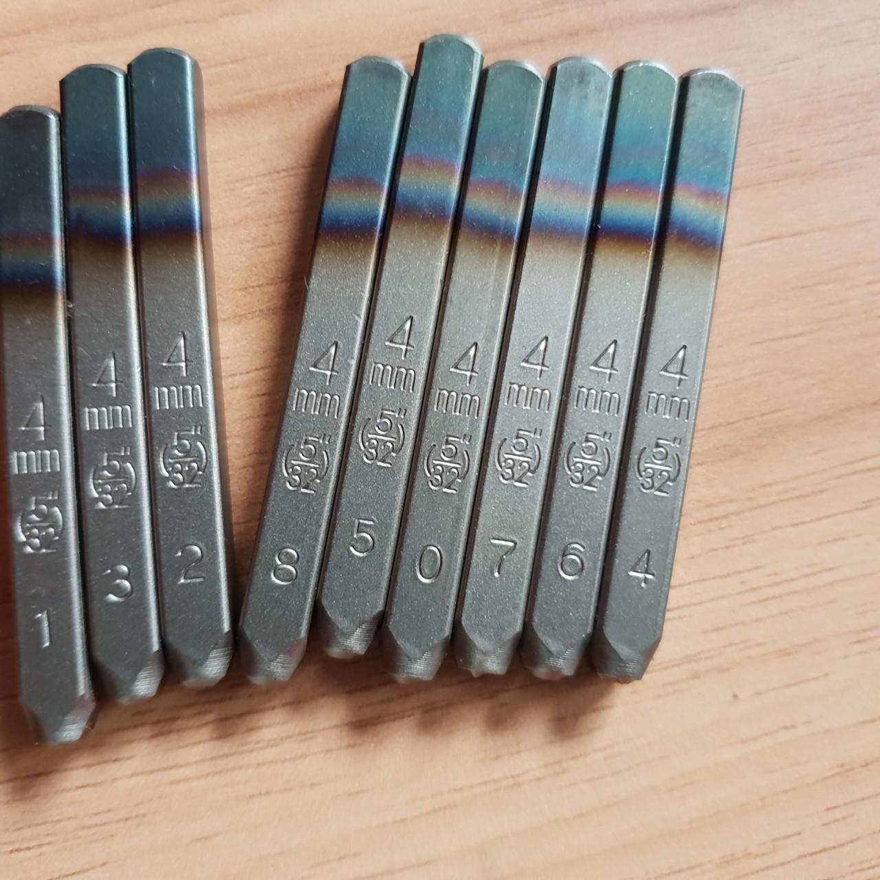 Bộ đục số đóng số  4 ly