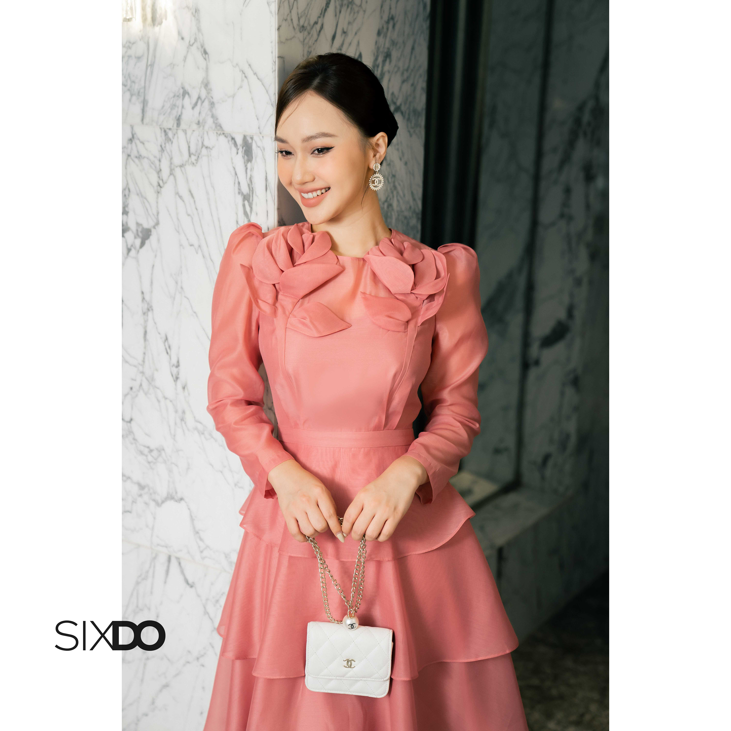 Đầm tơ organza xếp tầng SIXDO (Dark Pink Mini Dress With Flower)