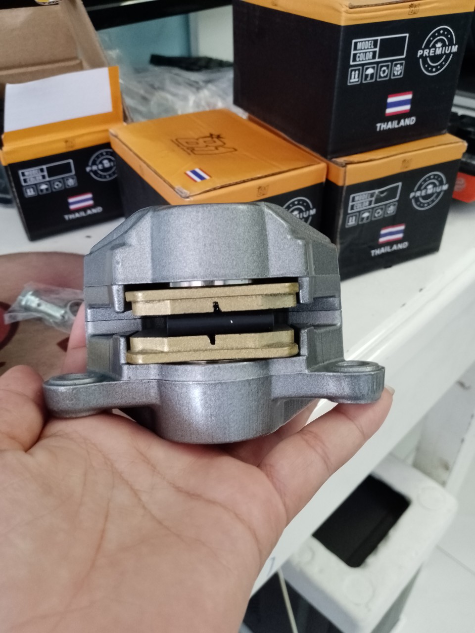 { Mẫu mới } Heo dầu 81 racing màu đen