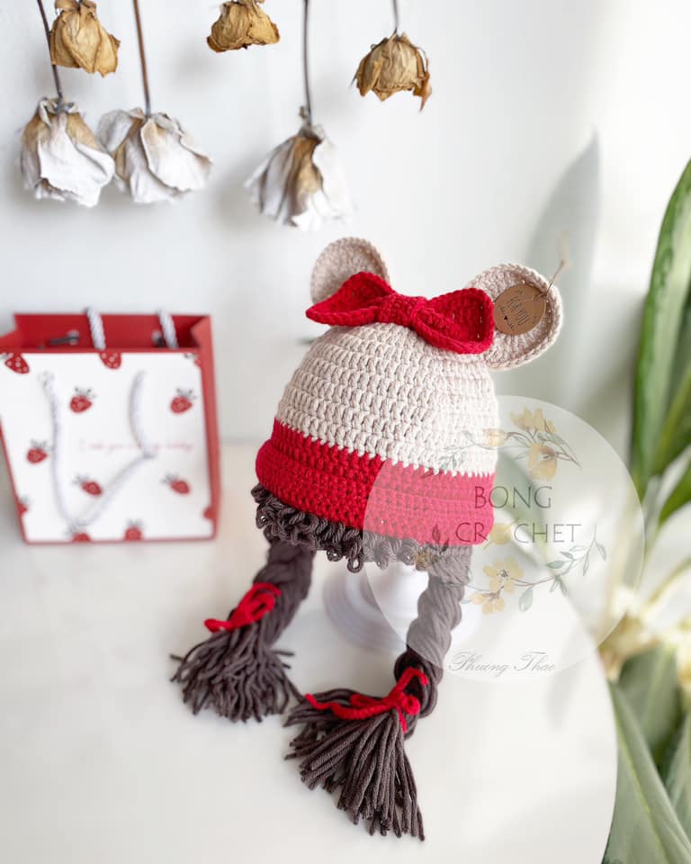 Mũ len tóc bím nơ đỏ mickey (crochet) xinh cho bé gái