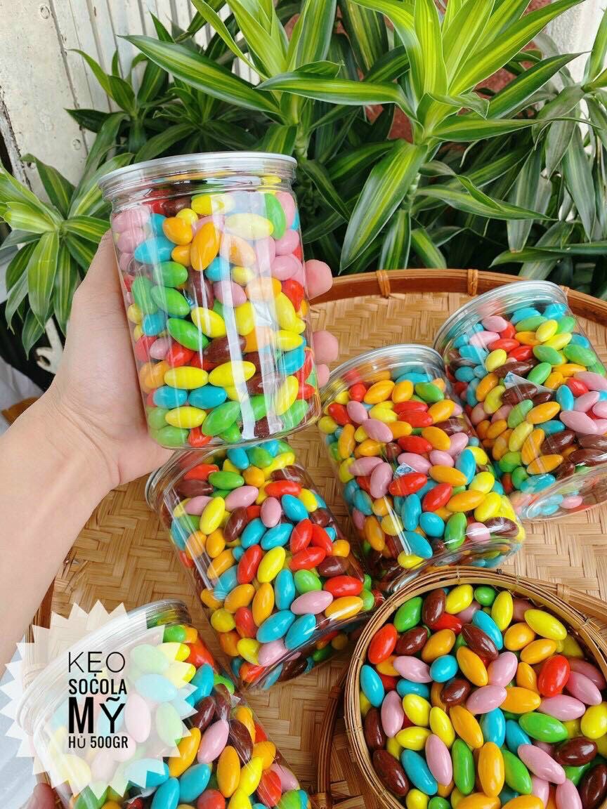 500g KẸO NHỘNG SÔCÔLA Năm nay em phục vụ cả nhà thêm món này nhé, bày tết cực đẹp luôn ah, nhỏ nhỏ xinh xinh đầy màu sắc, trẻ con người lớn đều thích