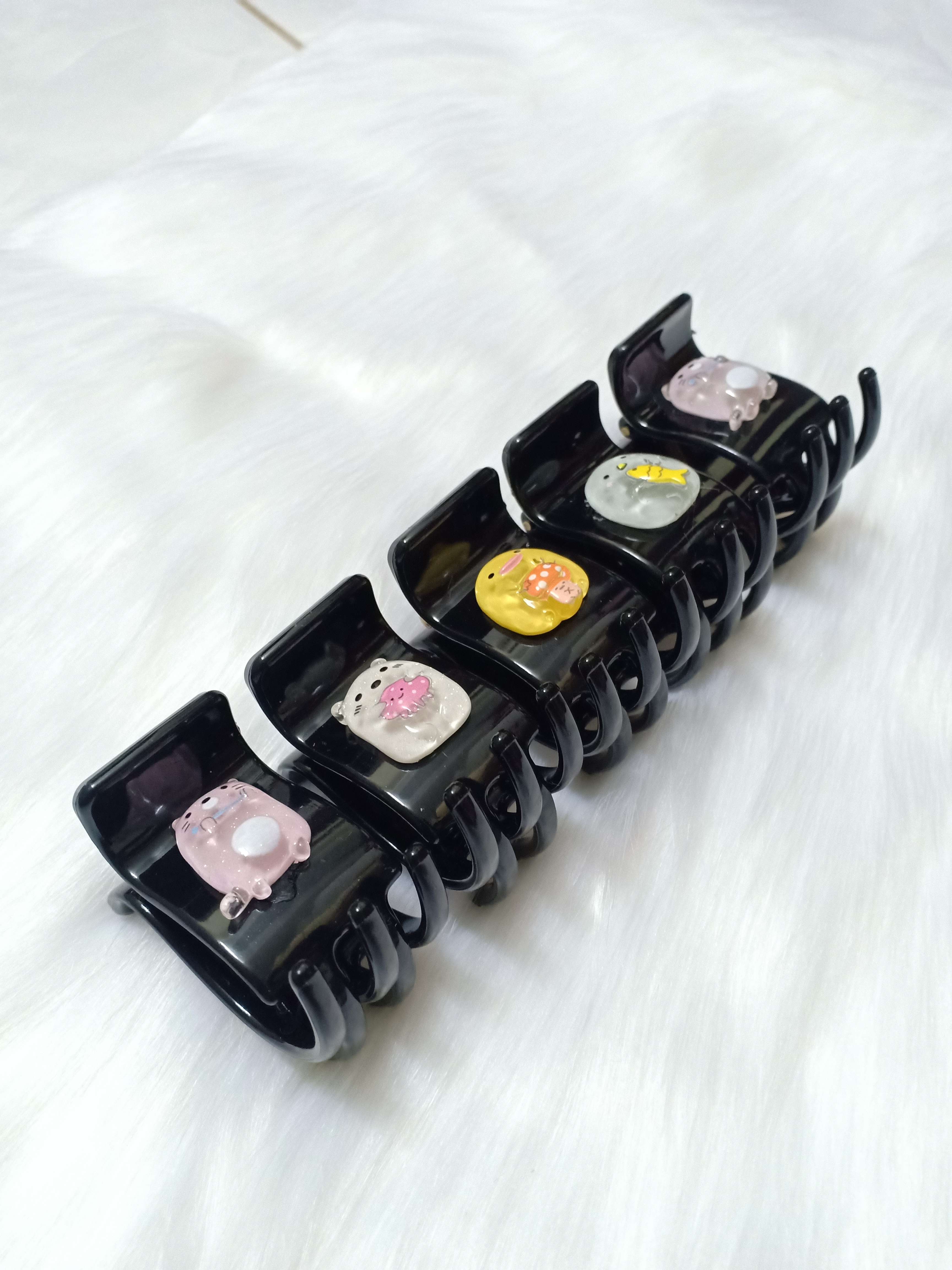 Kẹp Tóc 5 Răng Đen Đính Charm Hình Thú Ngộ Nghĩnh