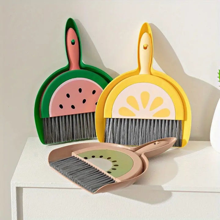 Bộ chổi quét bụi và hốt rác mini hình động vật cute vệ sinh nhà cửa có lỗ treo tường tiện lợi, chổi phủi bụi, chổi quét bụi, chổi quét, chổi , chổi vệ sinh, chổi quét nhà, bộ chổi mini, chổi kèm ki hốt, chổi mini,chổi kèm ki, chổi quét