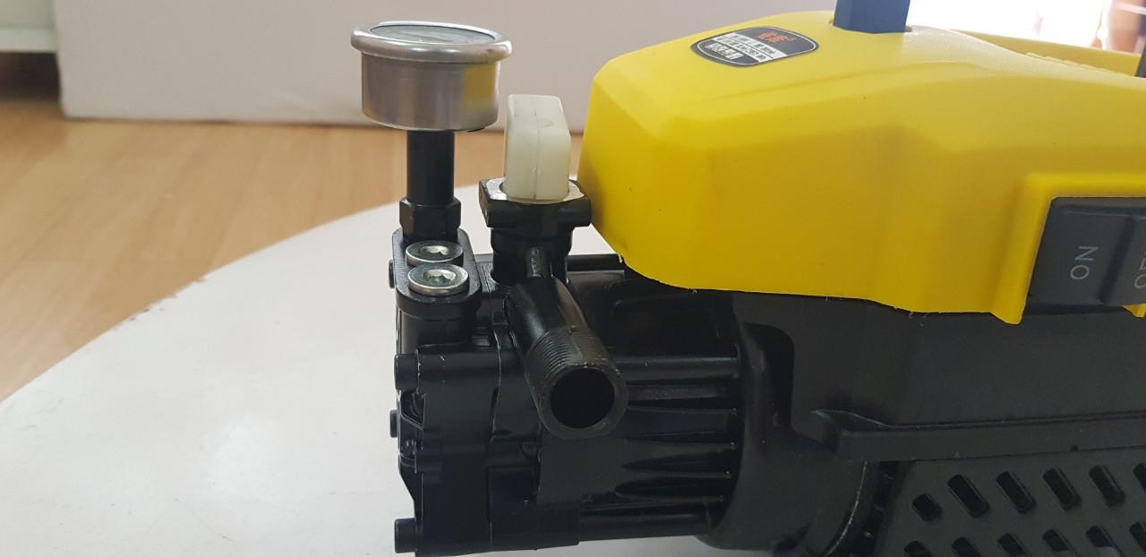 Máy rửa xe  áp lực cao - Tặng bình xịt tuyết