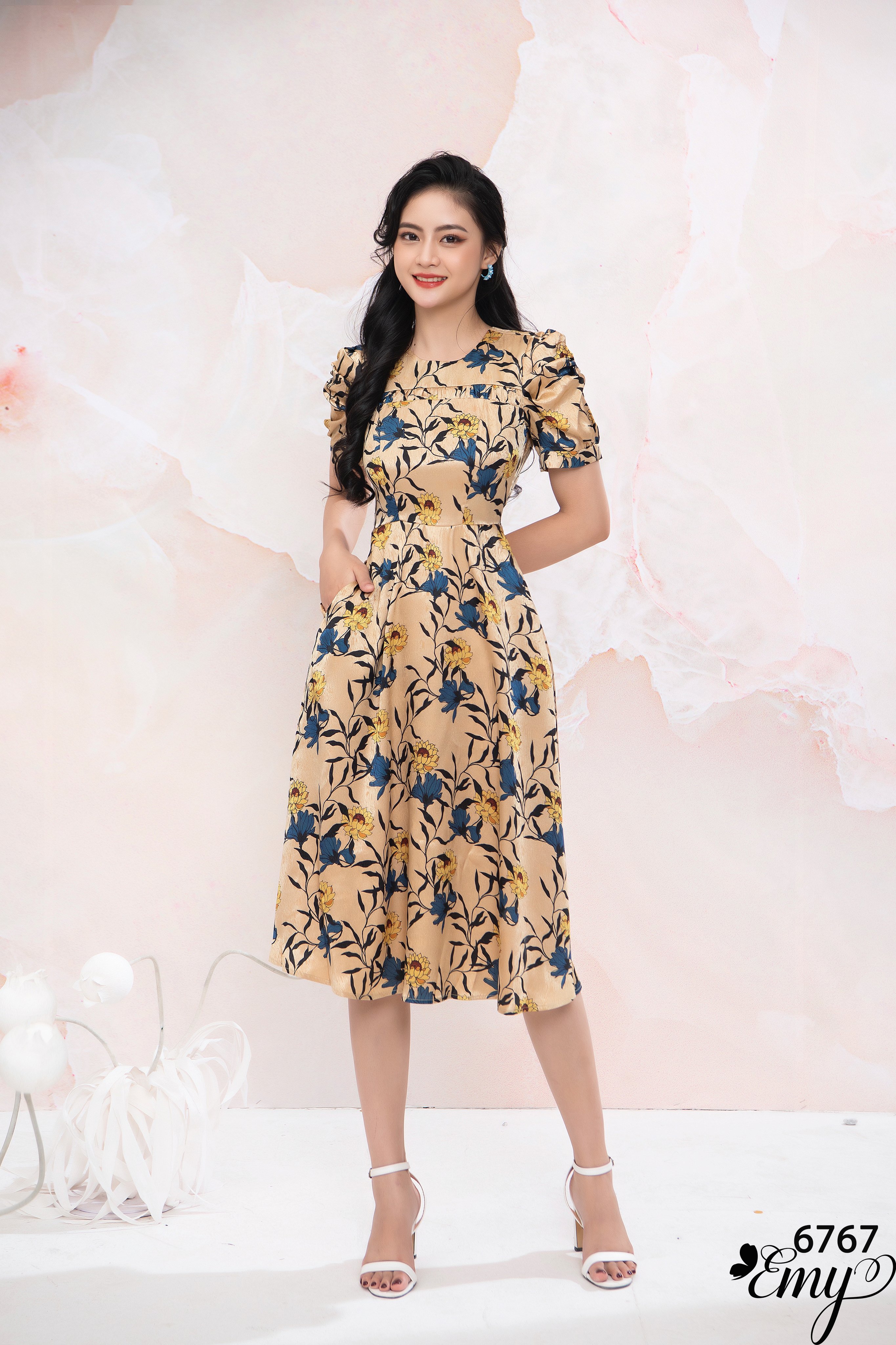 Đầm EMY EM6767 Xoè Lụa Vân Họa Tiết Hoa