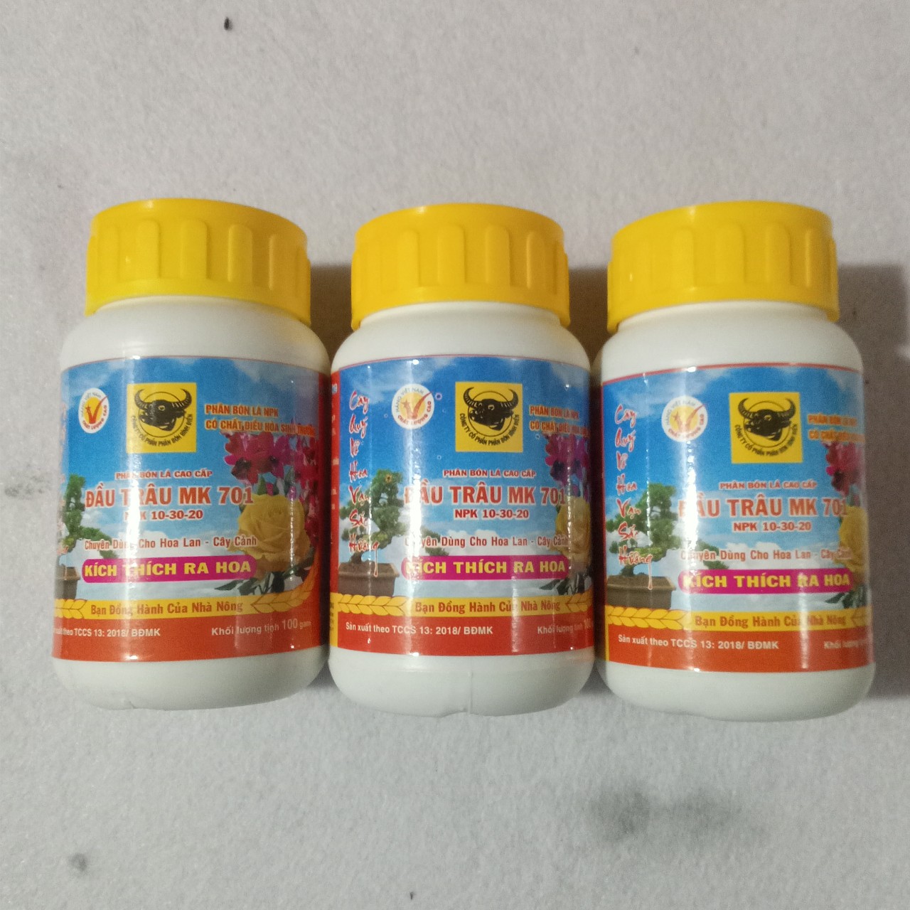 Combo 3 hủ PHÂN BÓN LÁ ĐẦU TRÂU 701 - KÍCH THÍCH RA HOA