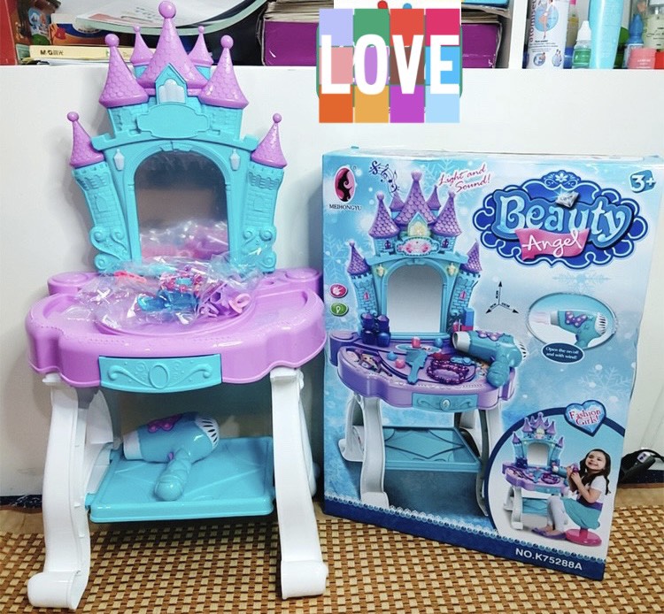 Đồ chơi bàn trang điểm có đèn và nhạc 1368-158 kích thước 35x23xcao64cm