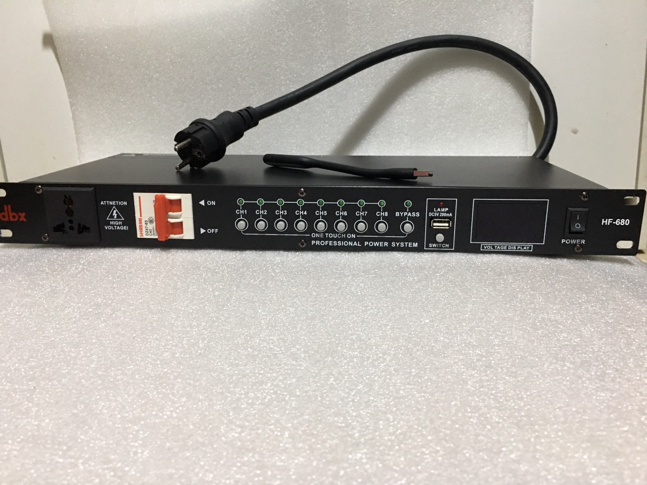 Quản lý nguồn dbx HF - 680 , 9 CỔNG . Có đèn led