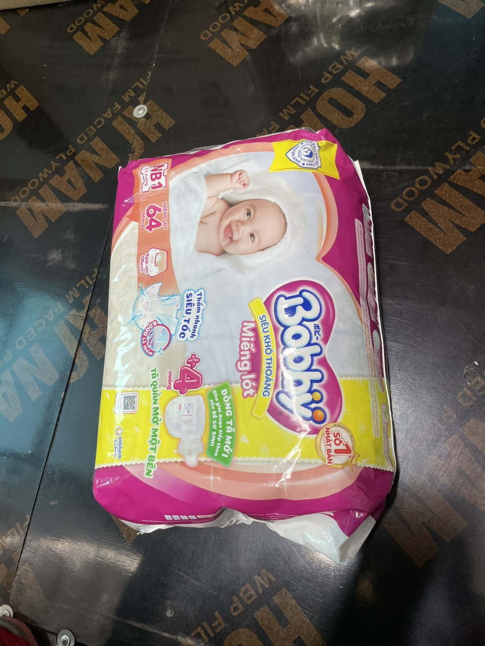 Miếng lót Bobby newborn 1 (64 miếng + 4 miếng )