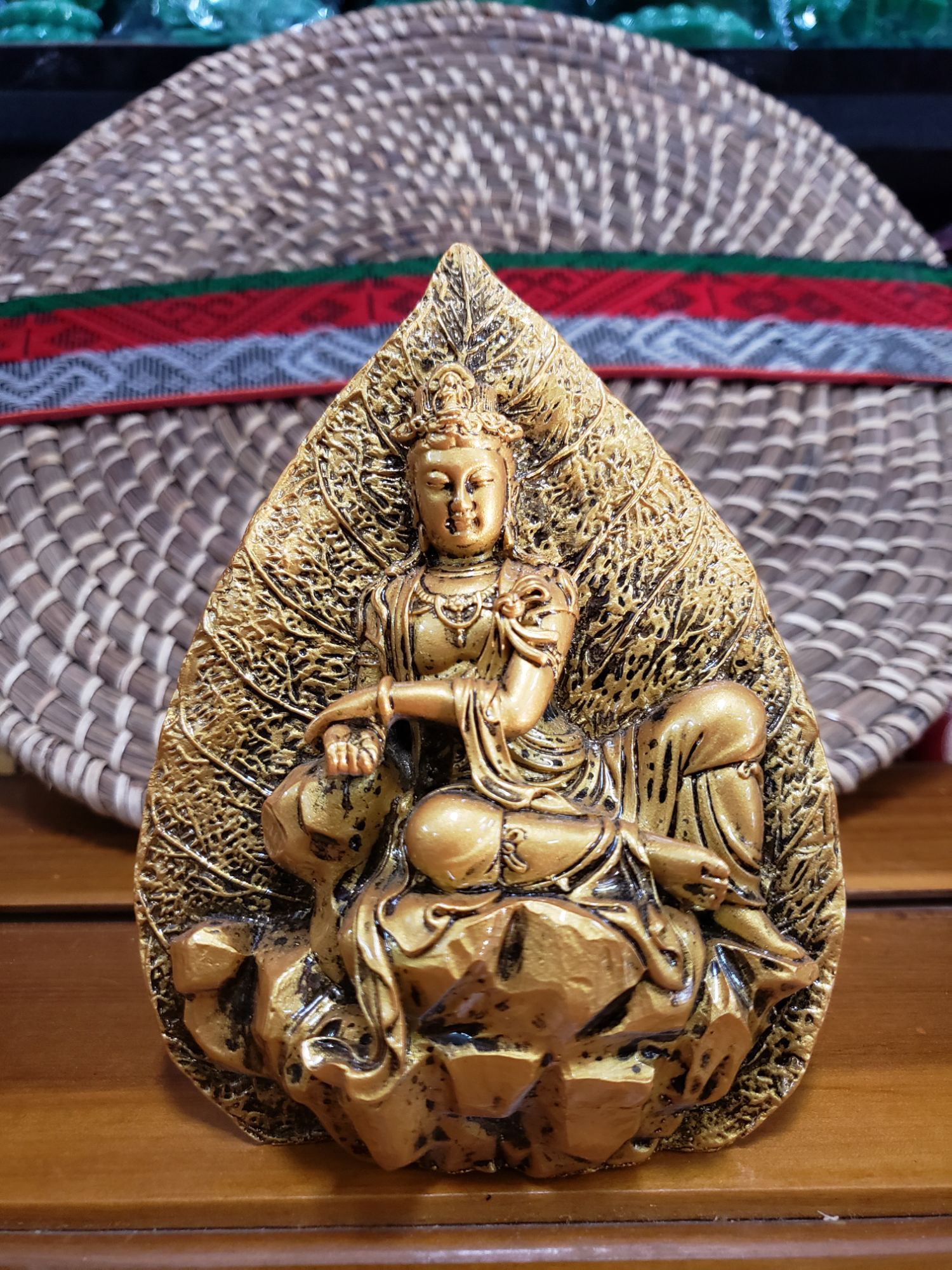 Tượng Phật Quán Âm Tự Tại lá Bồ Đề