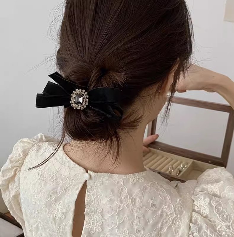 Cột tóc nơ nhung đen đính hạt pha lê vuông sang trọng CT01