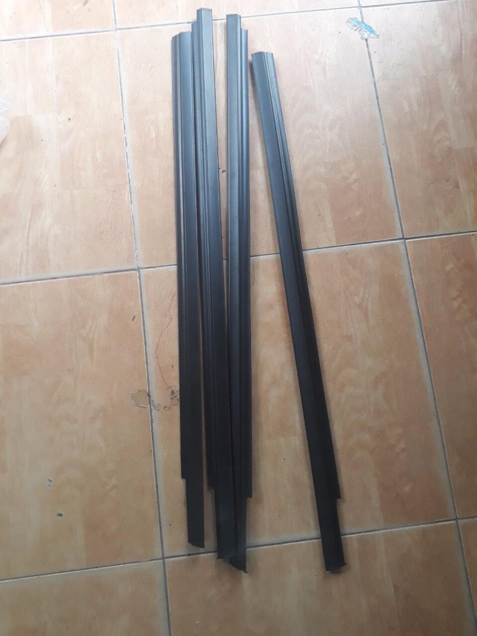 nẹp chân kính Matiz 1 , Matiz 2 ( đời 99-08/ nẹp ngoài / giá 1 bộ 4 thanh như ảnh )
