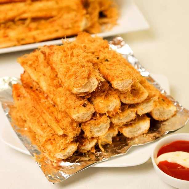 [HCM]Bánh mì nướng muối ớt chà bông ( 3 loại sốt phần nhỏ )