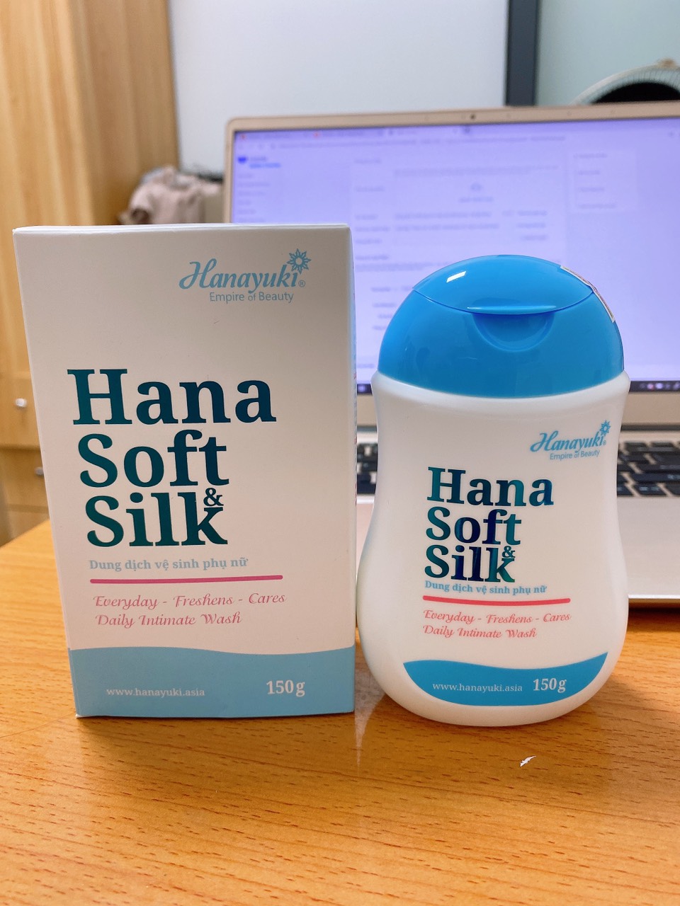 Dung Dịch Vệ Sinh Phụ Nữ Hana Soft Silk Hanayuki 150ml