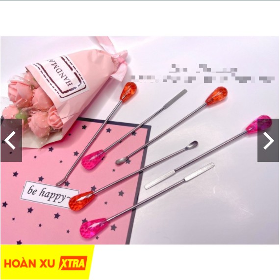 Que khuấy mực và lấy bột tán