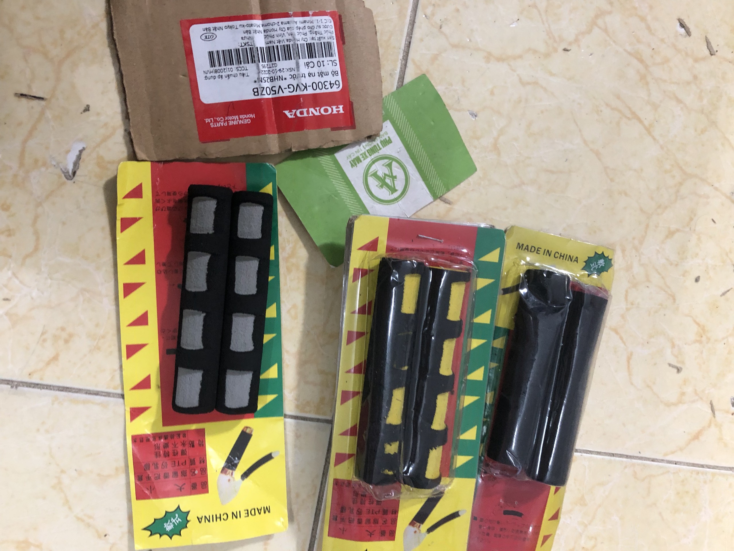 1 Pair of Rubber Pads for Brake Levers and Brake Clutches (Random Color)