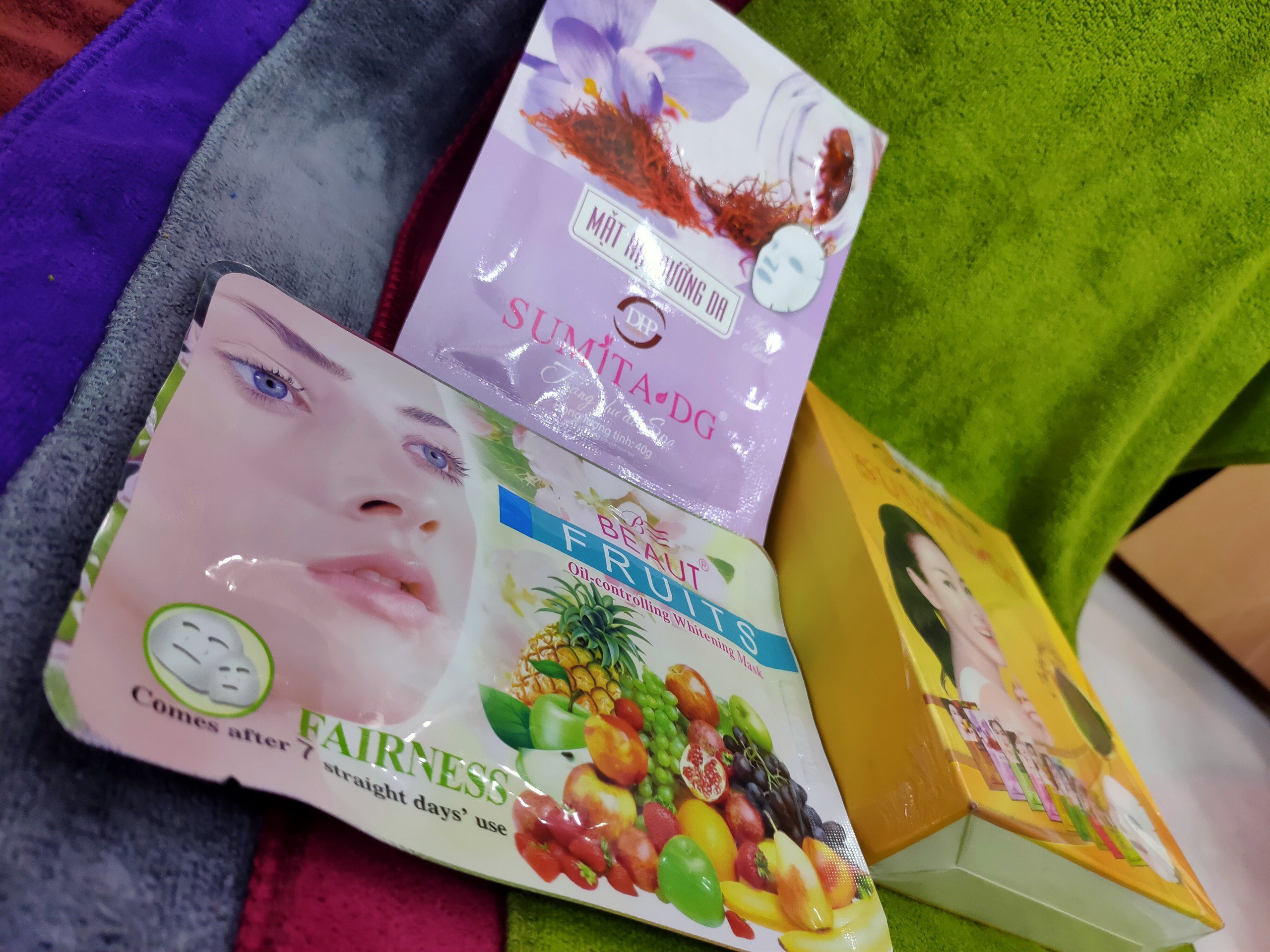 một cái Mặt nạ dưỡng da trái cây