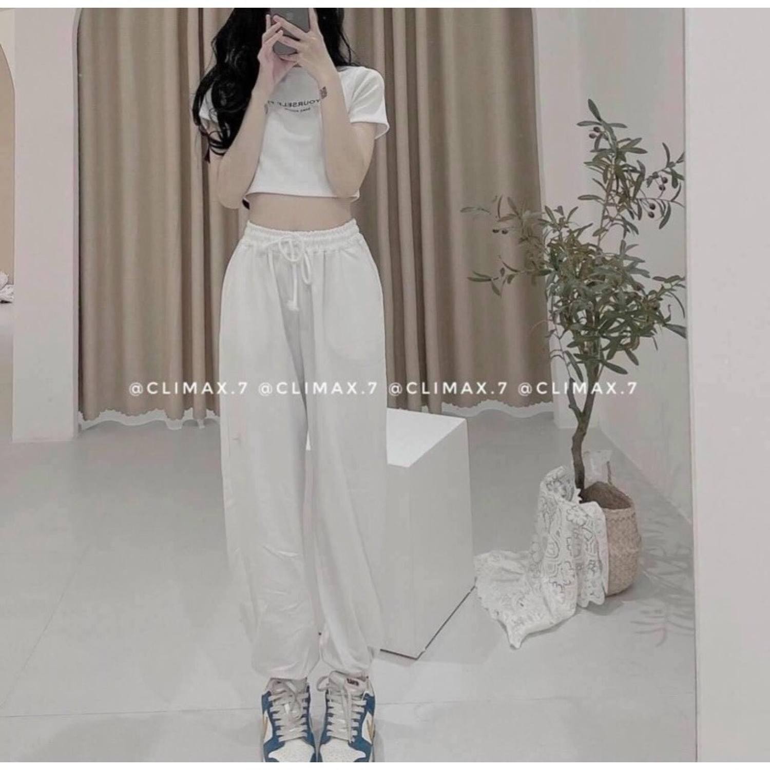Sét áo croptop dòng chữ nhỏ + quần bom chun gấu trắng