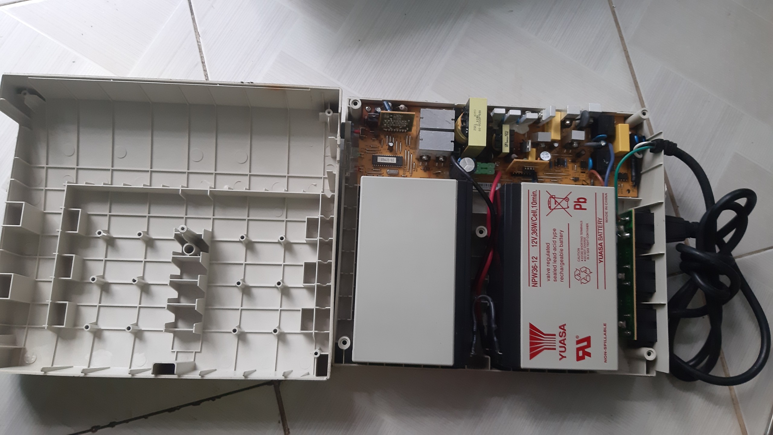 Tích điện UPS TG1000/ 600W Không Bình