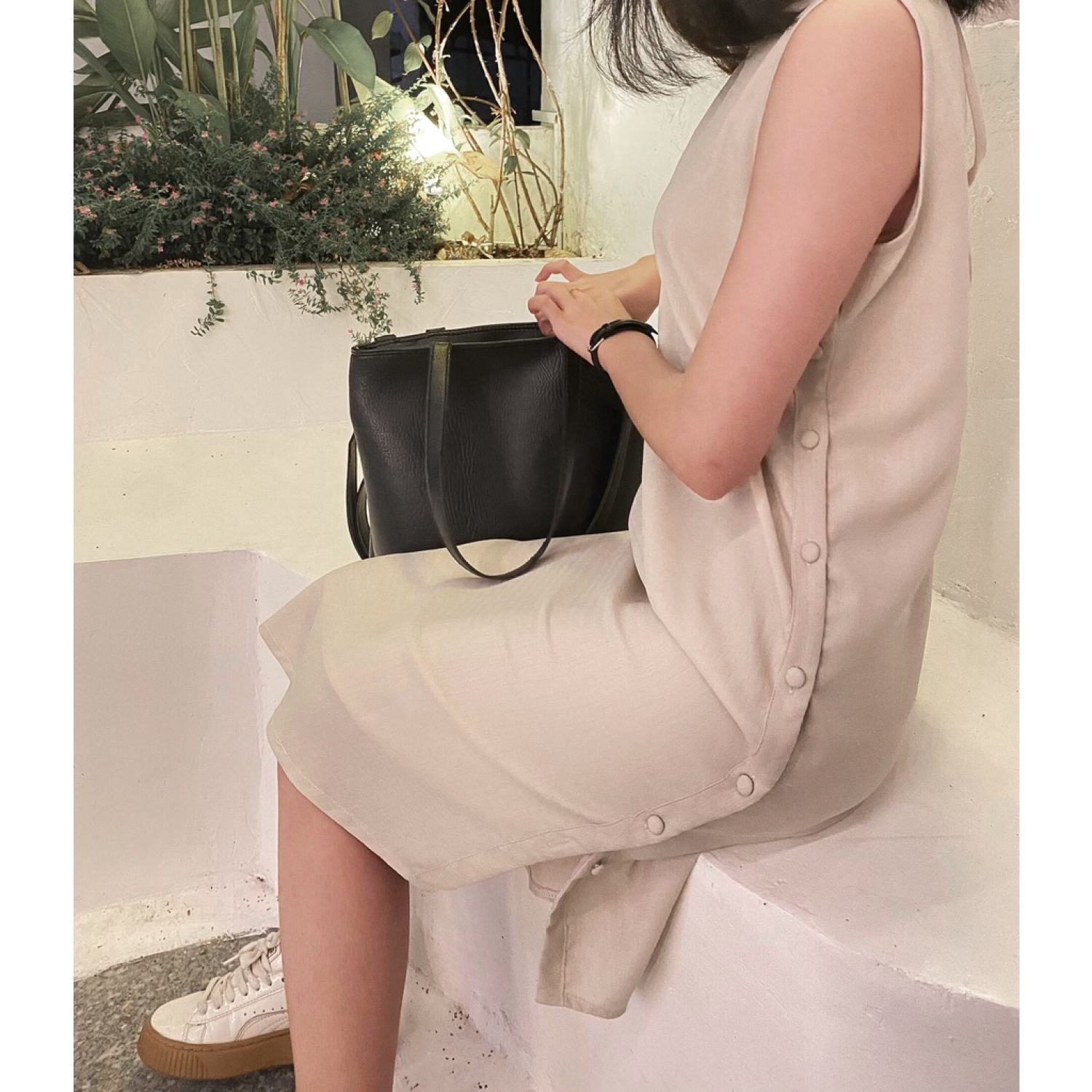 Đầm form suông sát nách tà xéo