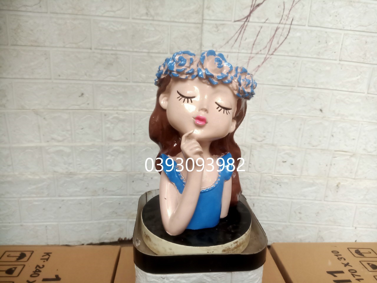 Bình hoa composite cô gái tóc dài búp bê 3 cao 27cm