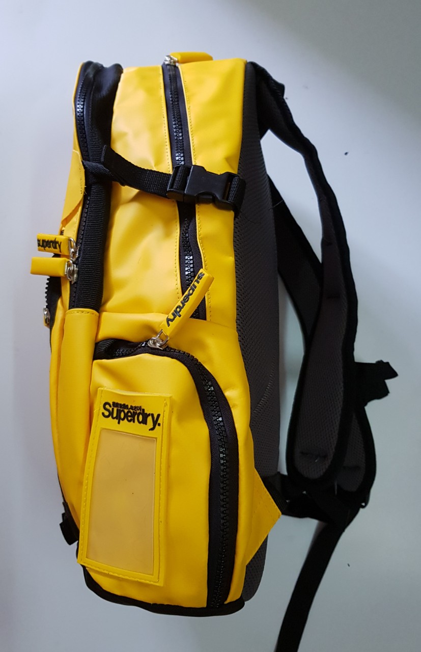 Balo Superdry tiện ích chống nước