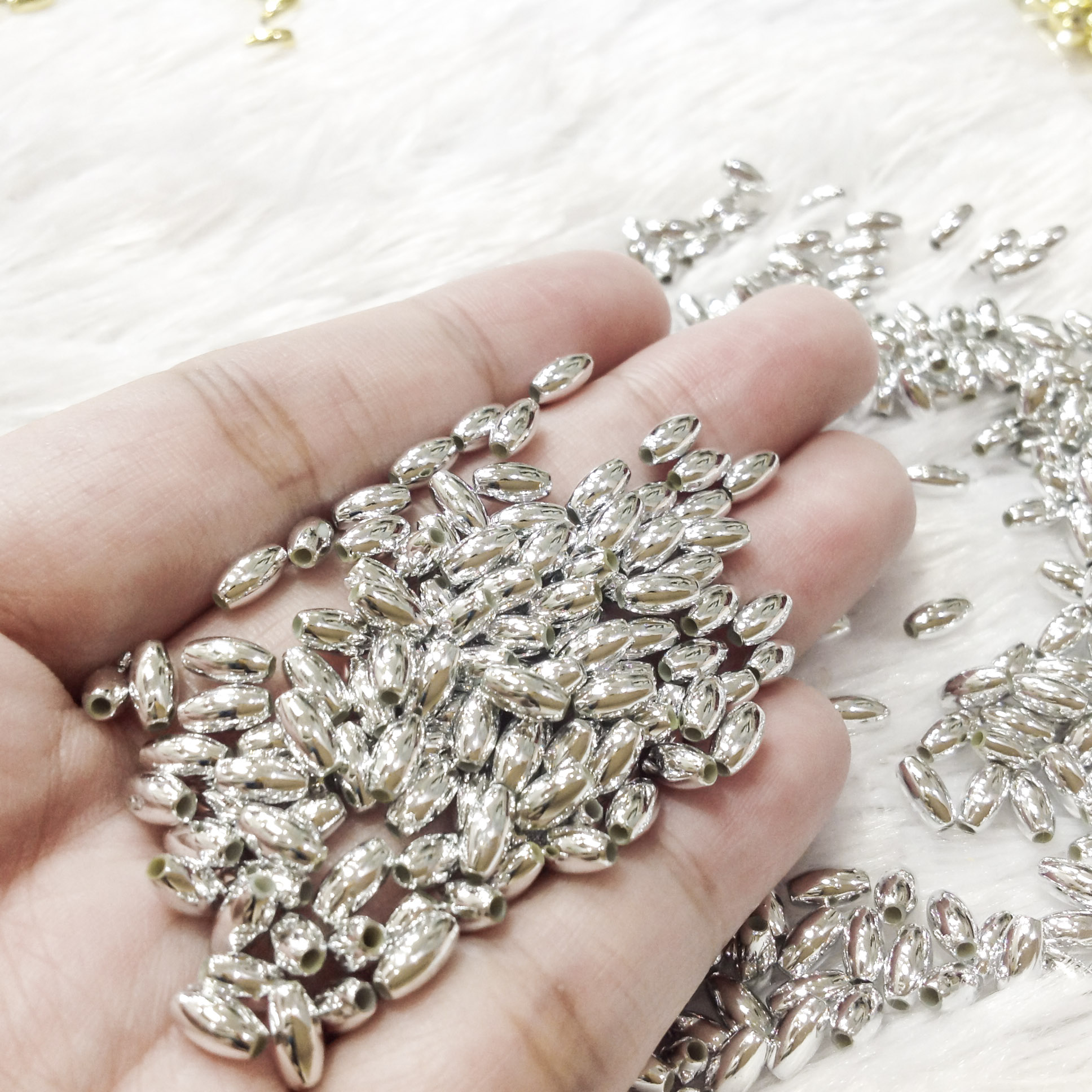 Set 200 hạt cườm nhựa ngọc trai dài 6mm hạt gạo lúa ngọc trai dùng làm trang sức thủ công handmade