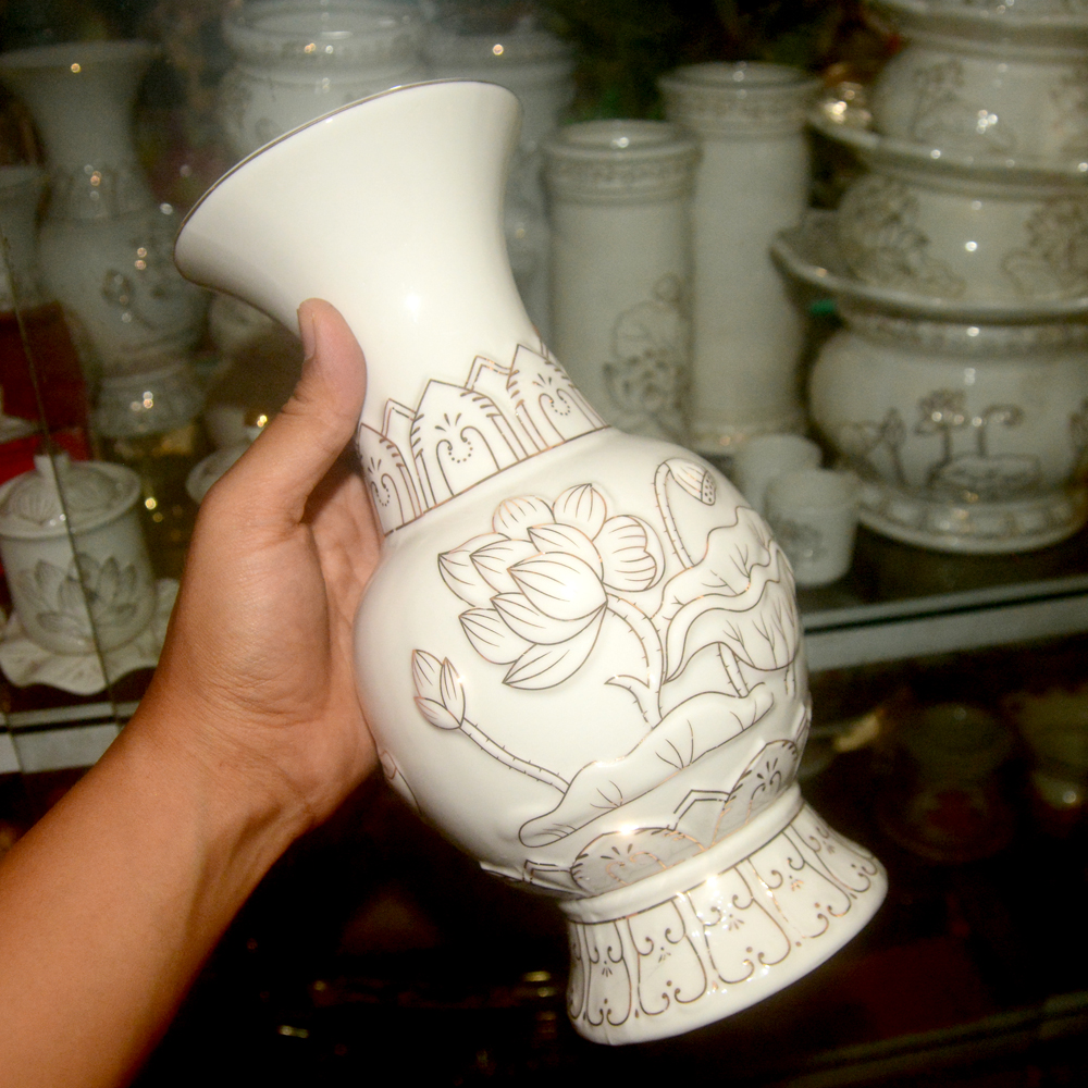 Bình hoa thờ cúng bàn thờ hoa sen trắng