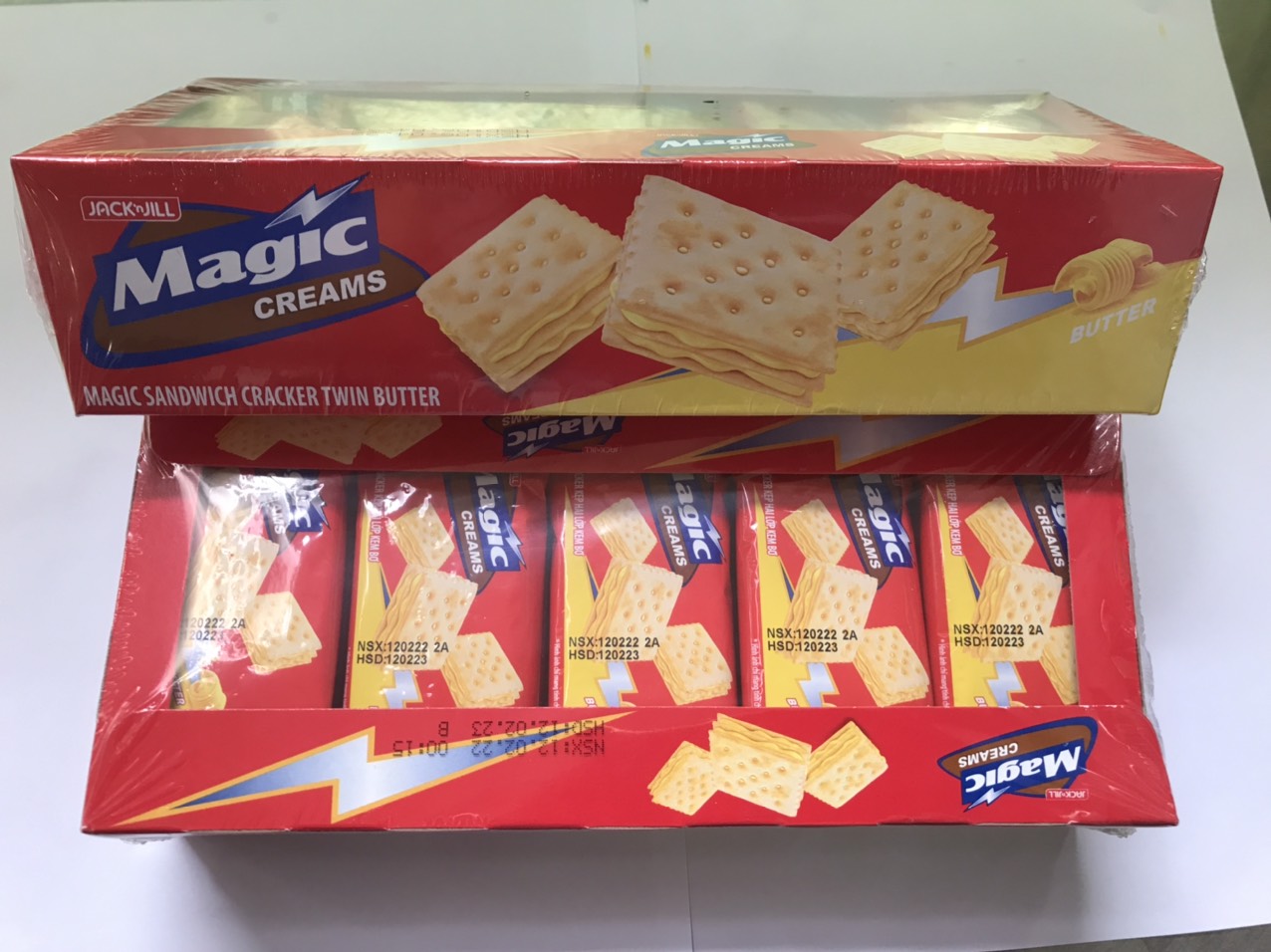 Bánh Magic Cracker Siêu Giòn Hai Lớp Kem Bơ (Hộp 20 gói)