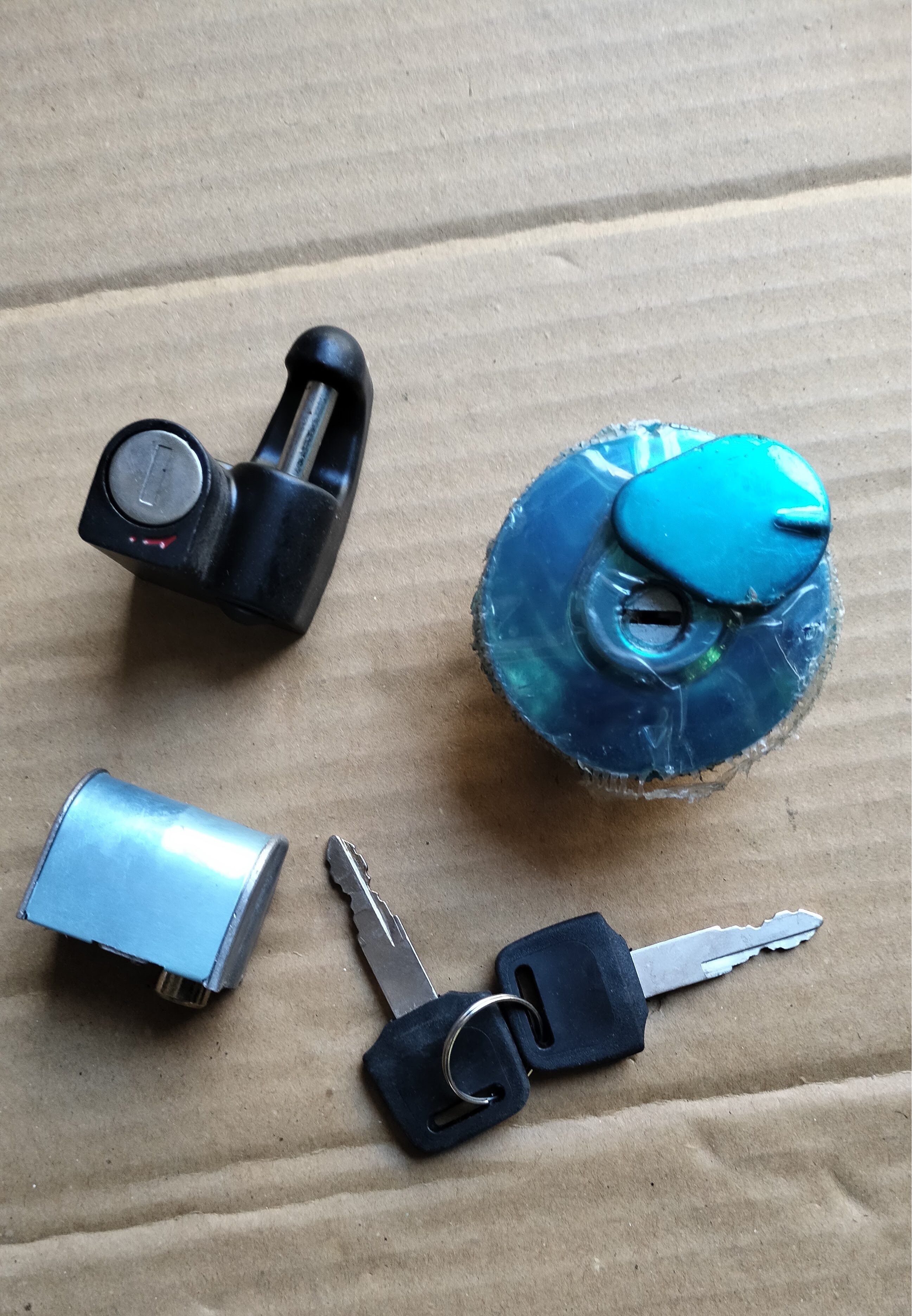 bộ 3 món khóa xe cup custom 80 81 82 DD ( khóa cổ, nắp xăng, mũ yên )