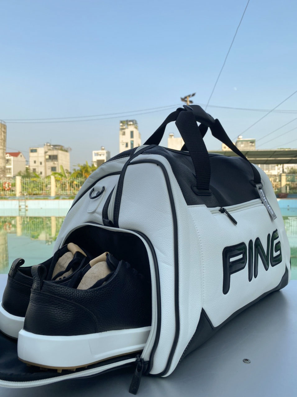 Túi Đựng Quấn Áo Golf Nam Nữ PING Chất Liệu Da Bò Hạt Sần Cao Cấp Kháng NướcTốt, Dễ Vệ Sinh, Có Ngăn Để Giày. túi gôn