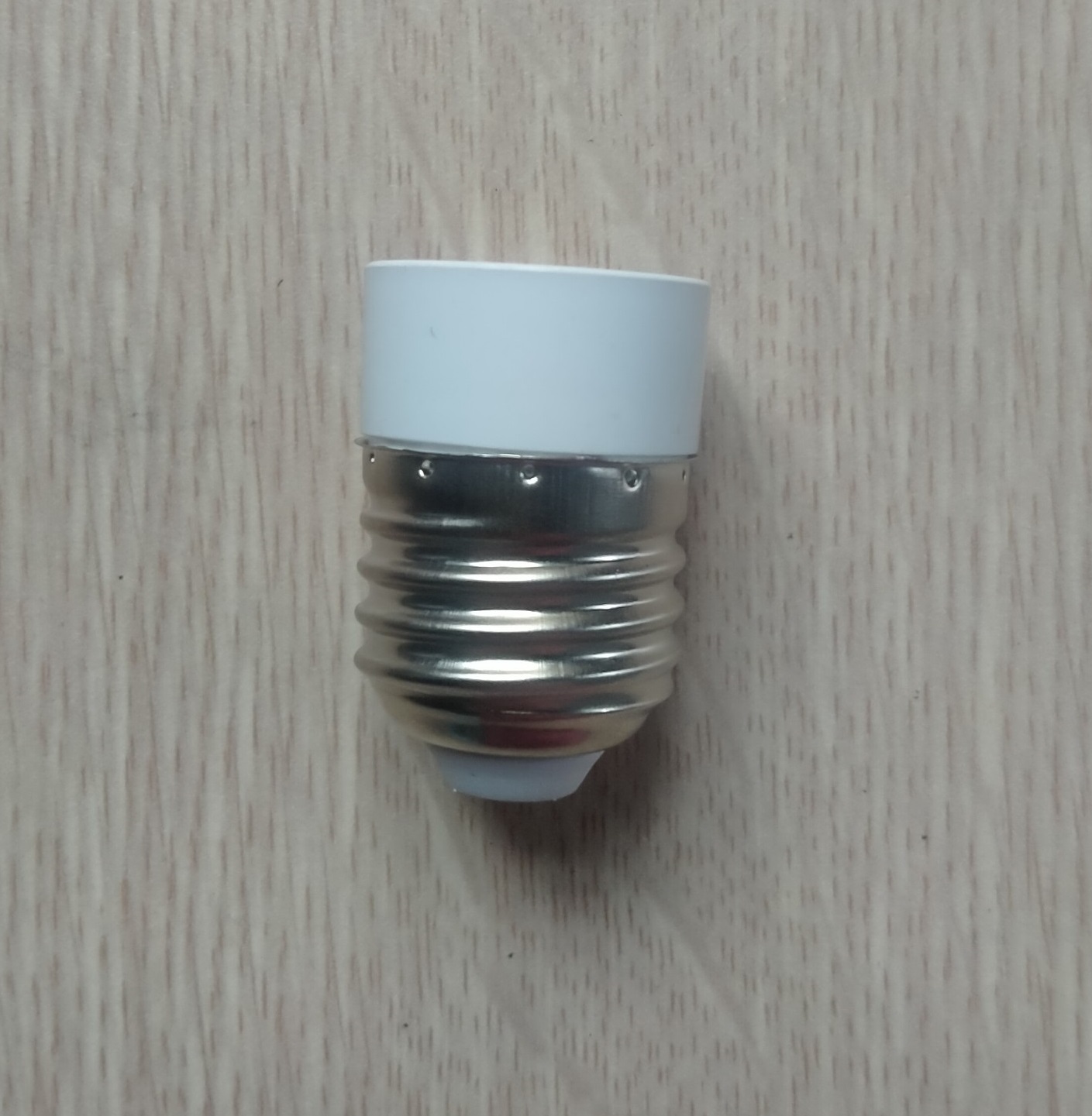 Đầu Chuyển Đuôi Bóng Đèn E14 Thành Đuôi E27 220v 16A