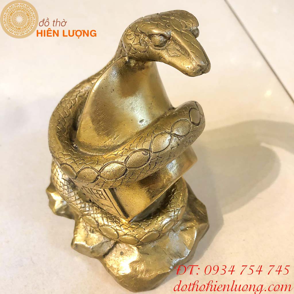 Tượng Rắn Bằng Đồng Phong Thủy Cuốn Thỏi Vàng Cao 18cm - Tượng Rắn 12 Con Giáp