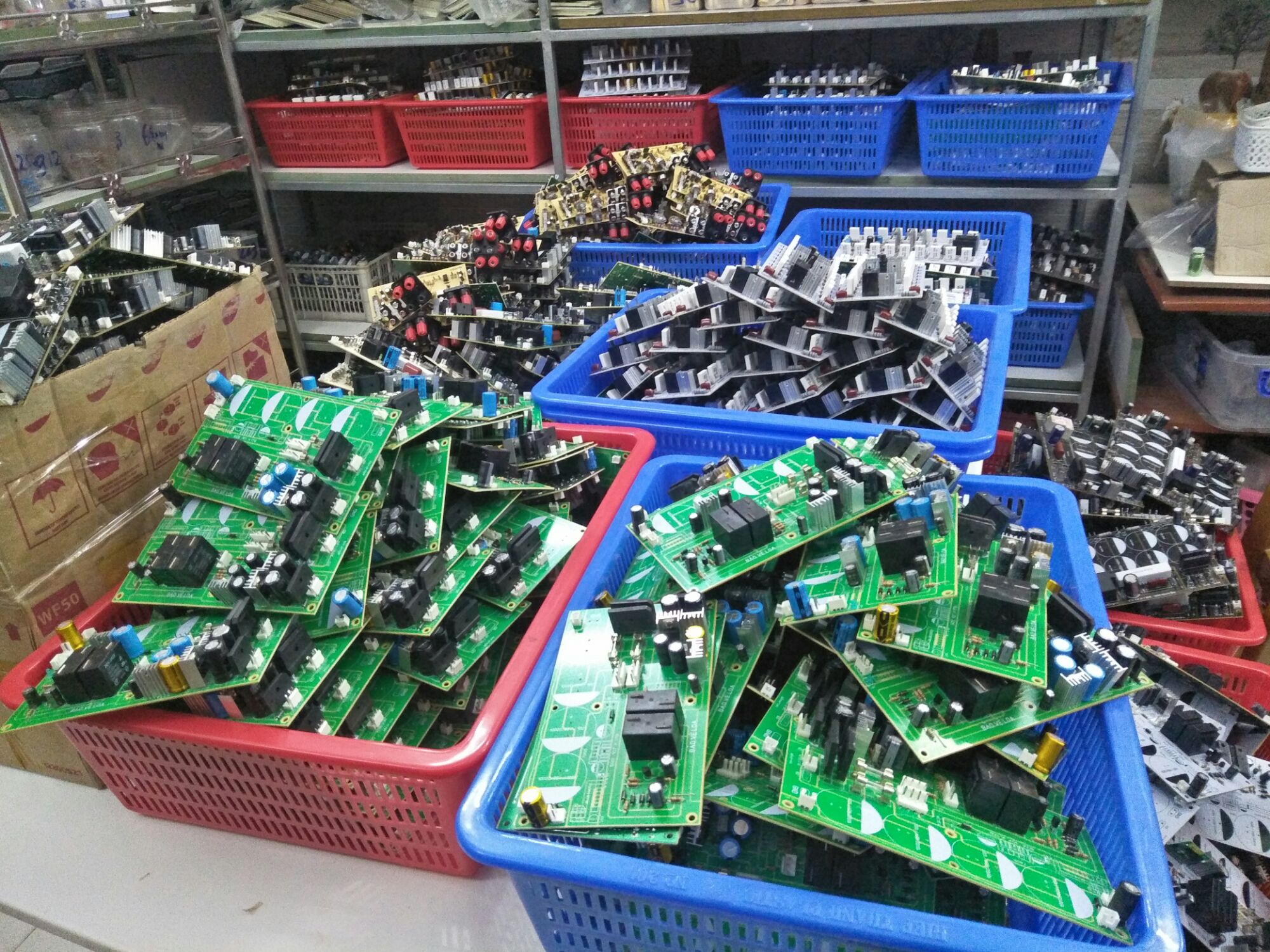 mạch nguồn 4 tụ có nguồn quạt, sợi thuỷ tinh