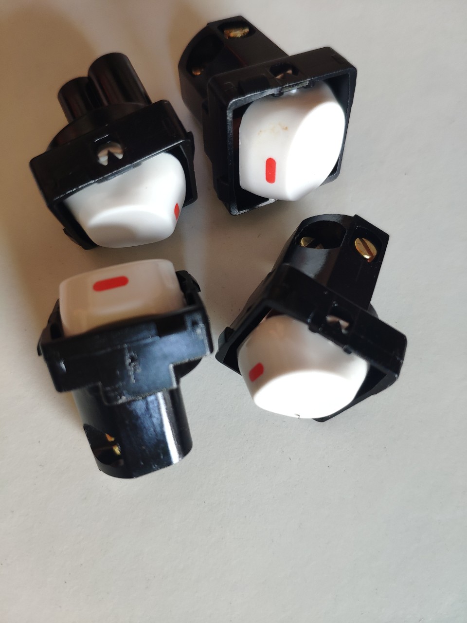 Công tắc 3 cực sino