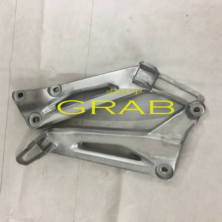 Gác chân sau - bát nhôm xe DREAM (1 đôi trái và phải )