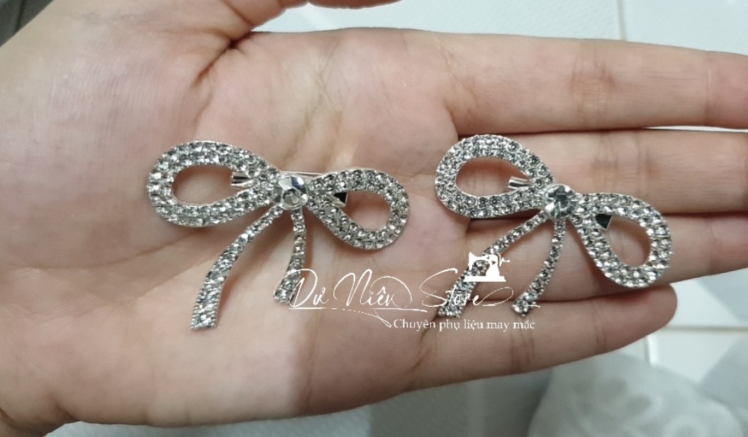 Ghim cài áo hình nơ đính đá lấp lánh siêu xinh
