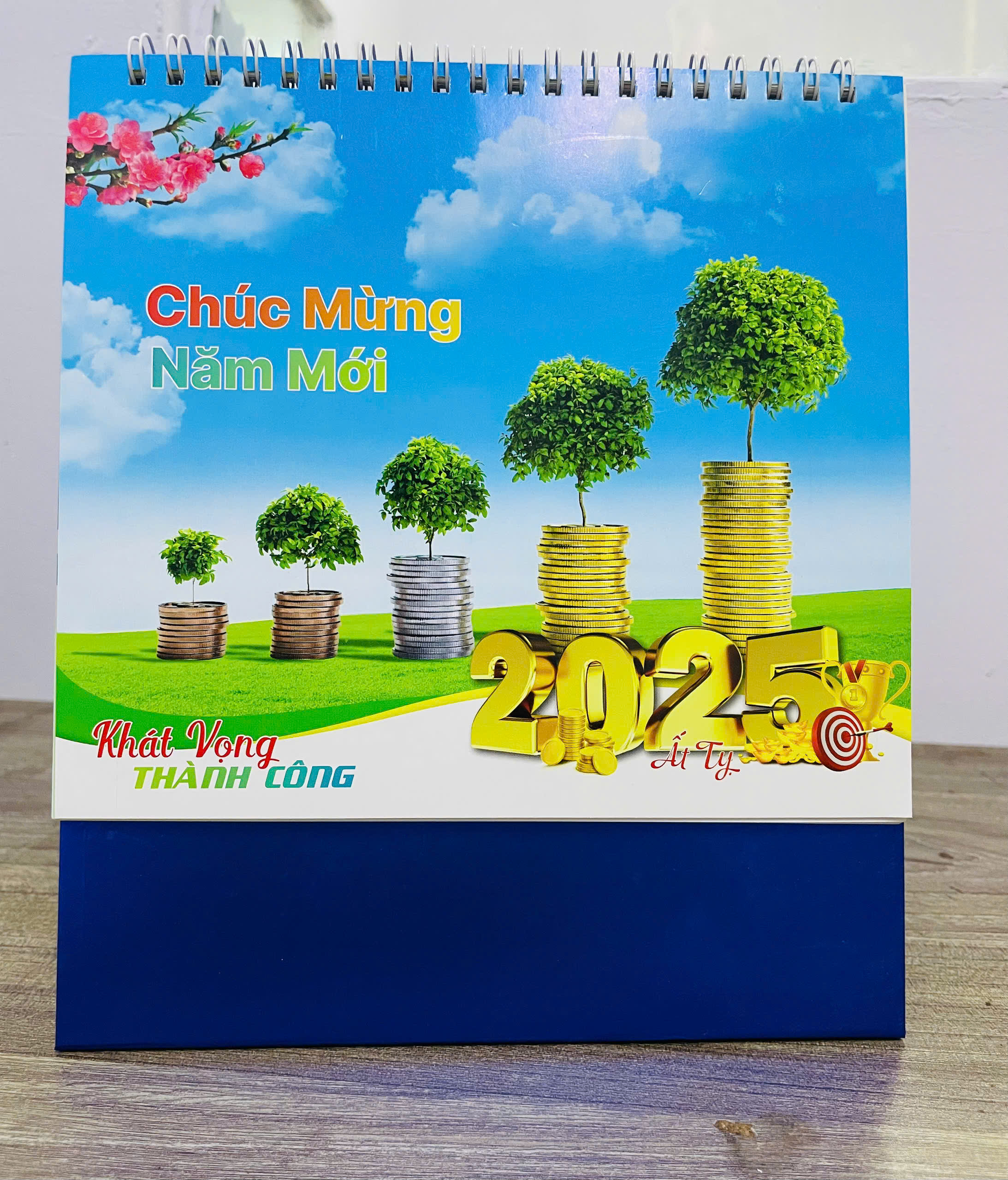Lịch Để Bàn 13 Tờ In 2 Mặt Kích Thước 19x22cm, Lịch Tết 2025 Cao Cấp An Khang AK104 Chủ Đề Khát Vọng Thành Công