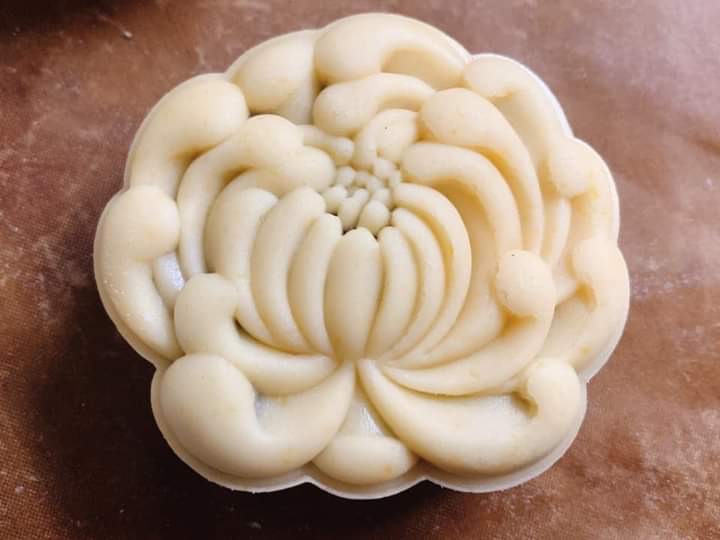 Khuôn bánh trung thu lò xo 1 mặt hình hoa cúc từ 50gram