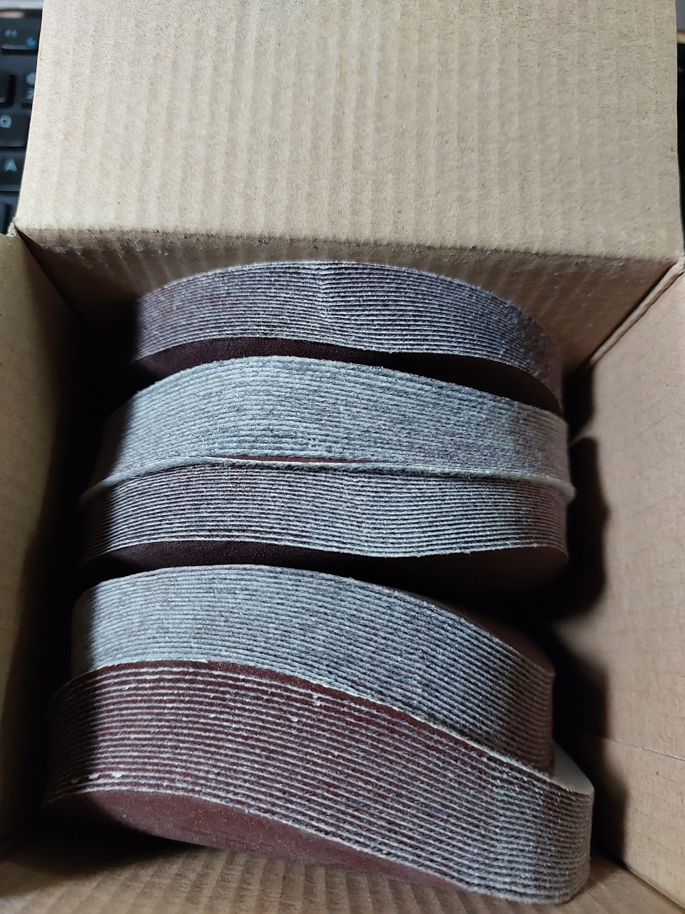 GIẤY NHÁM DÁN TRÒN SANDING PHI 125MM